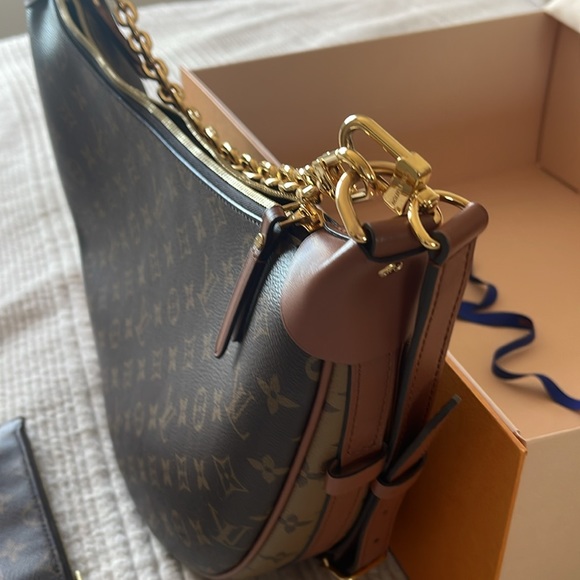 Louis Vuitton Loop Hobo - Picture 5 of 11